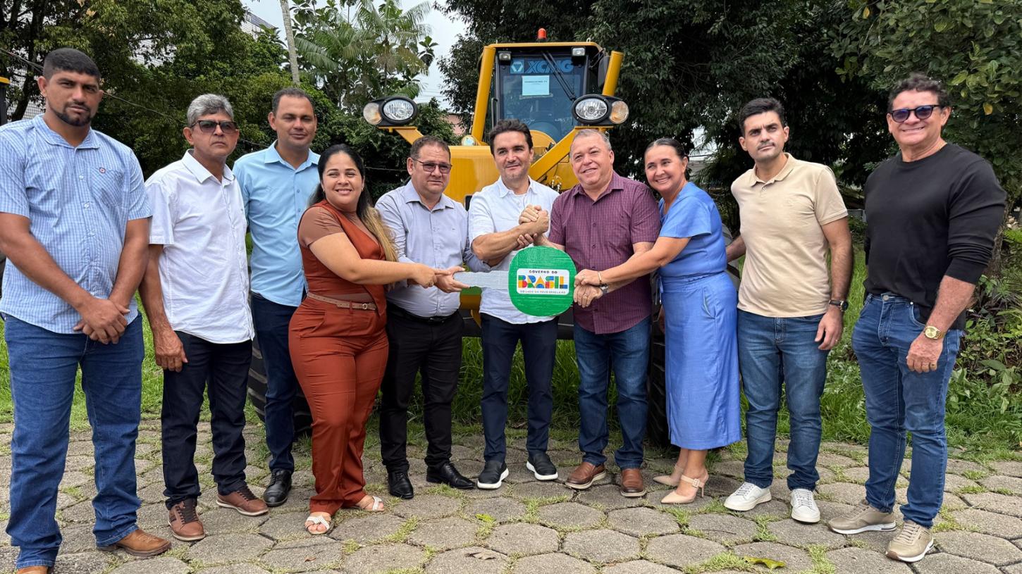 Goianésia do Pará conquista motoniveladora e reforça infraestrutura rural