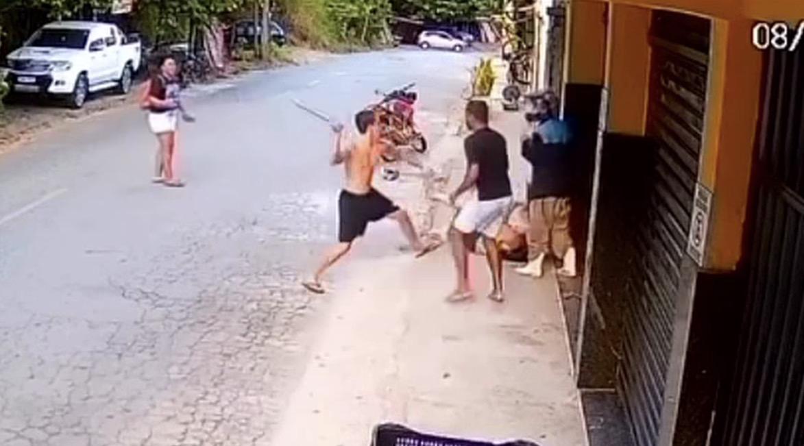 Homem ataca ex-mulher com machado e é morto por pedestre, em Belo Horizonte