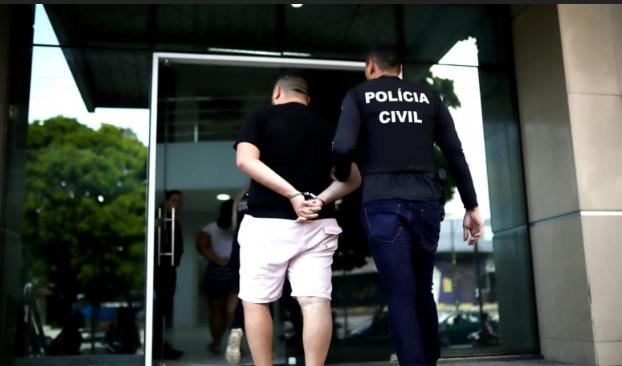 Homem mata mãe e corta dedo para acessar celular em SP