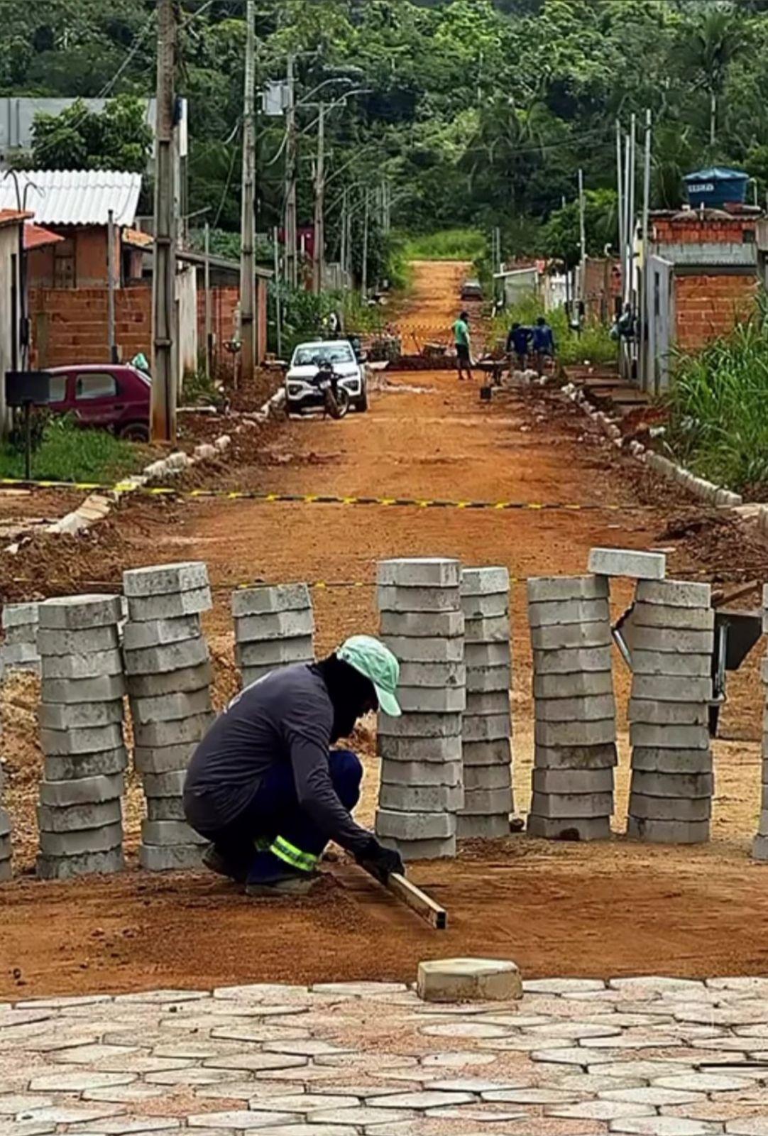 Parauapebas: Semob leva pavimentação em bloquetes ao bairro Montes Claros
