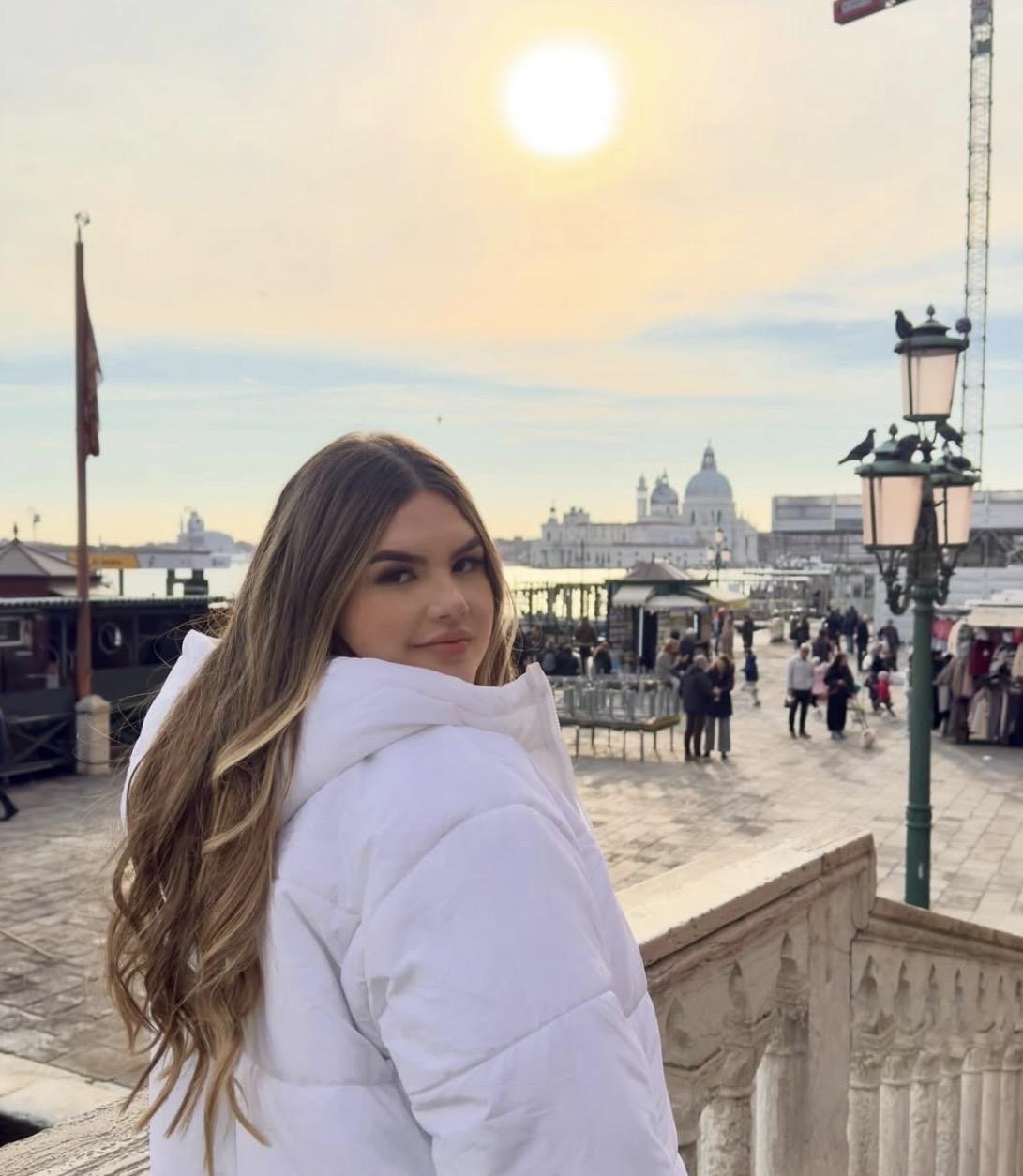 Perícia aponta 67 facadas em estudante morta no Paraguai; ex-namorado maranhense segue foragido