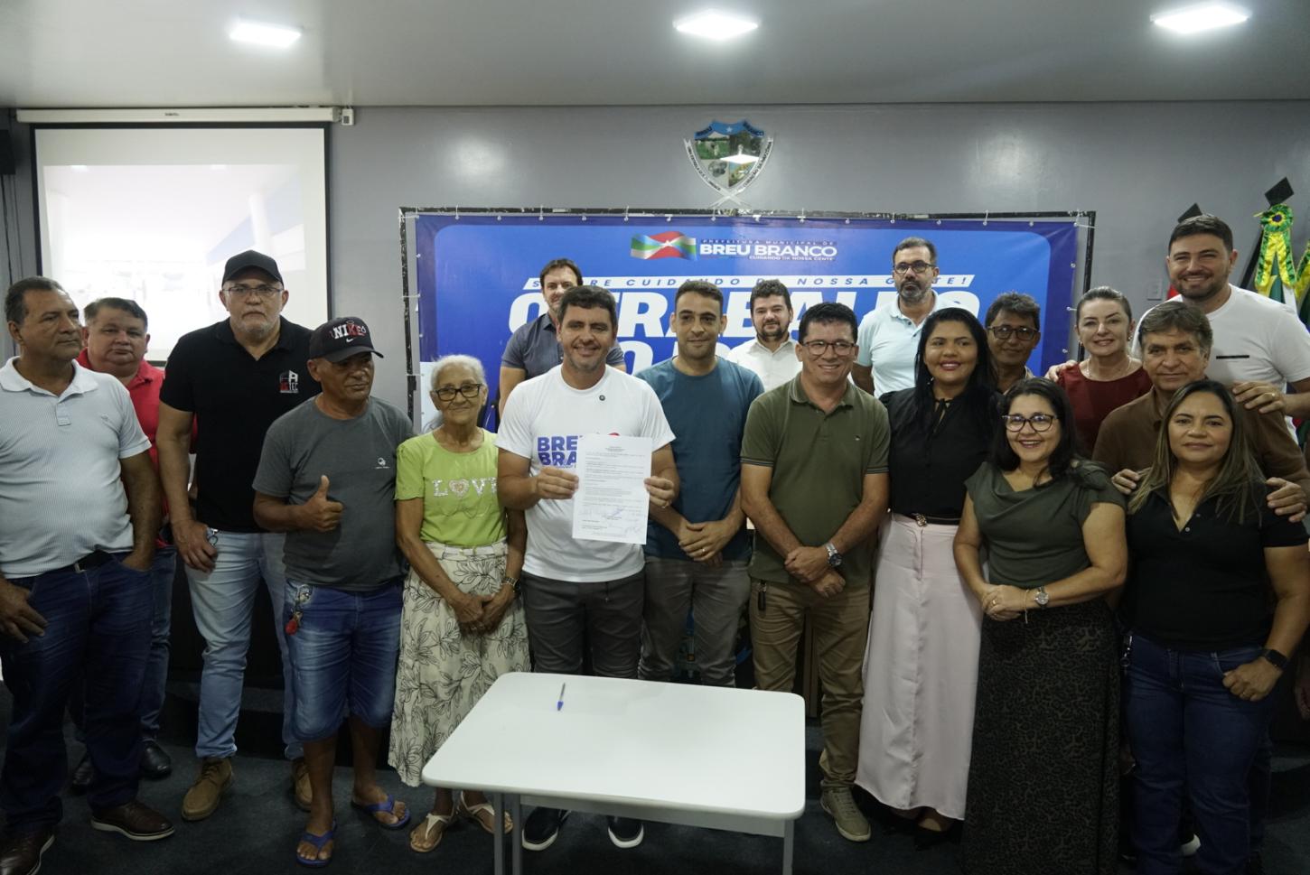 Prefeitura de Breu Branco assina ordens de serviço para novas obras