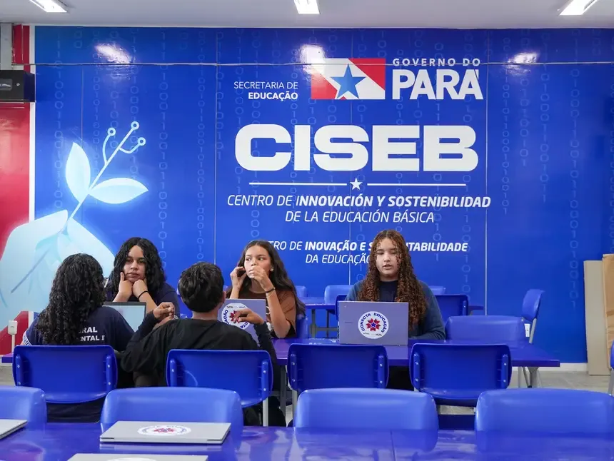 Primeira escola bilíngue do Pará impulsiona novas oportunidades a alunos da rede pública