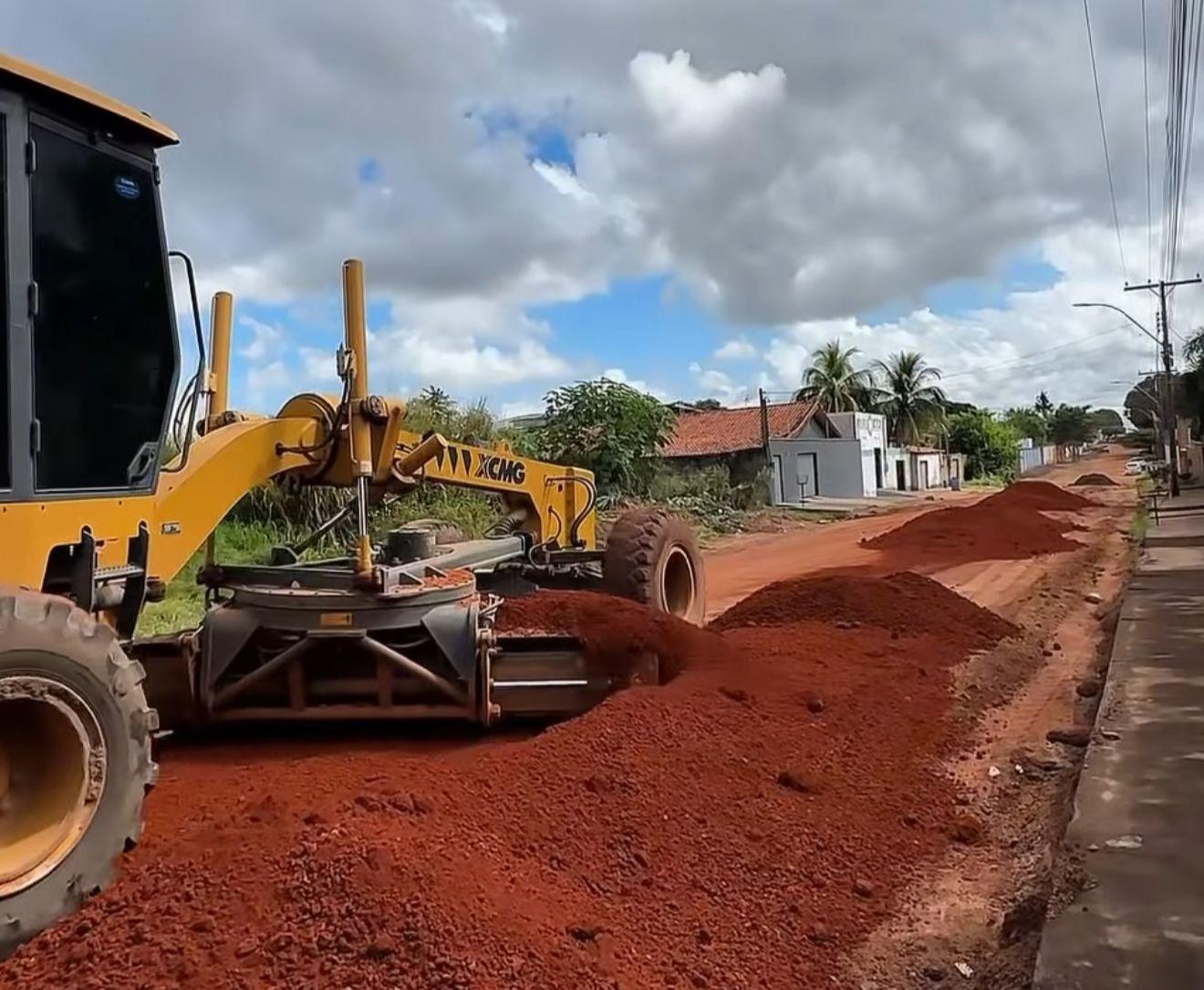 Setores Independência e Novo Horizonte recebem serviços da Secretaria de Obras de Redenção