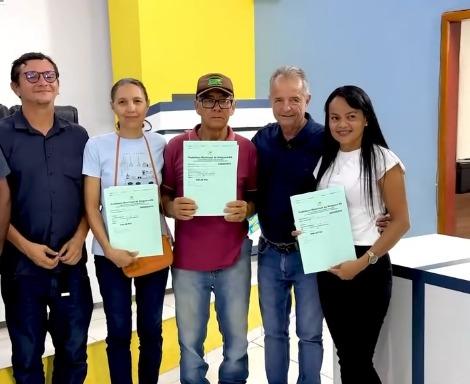 Xinguara avança na regularização fundiária e entrega títulos de posse a famílias