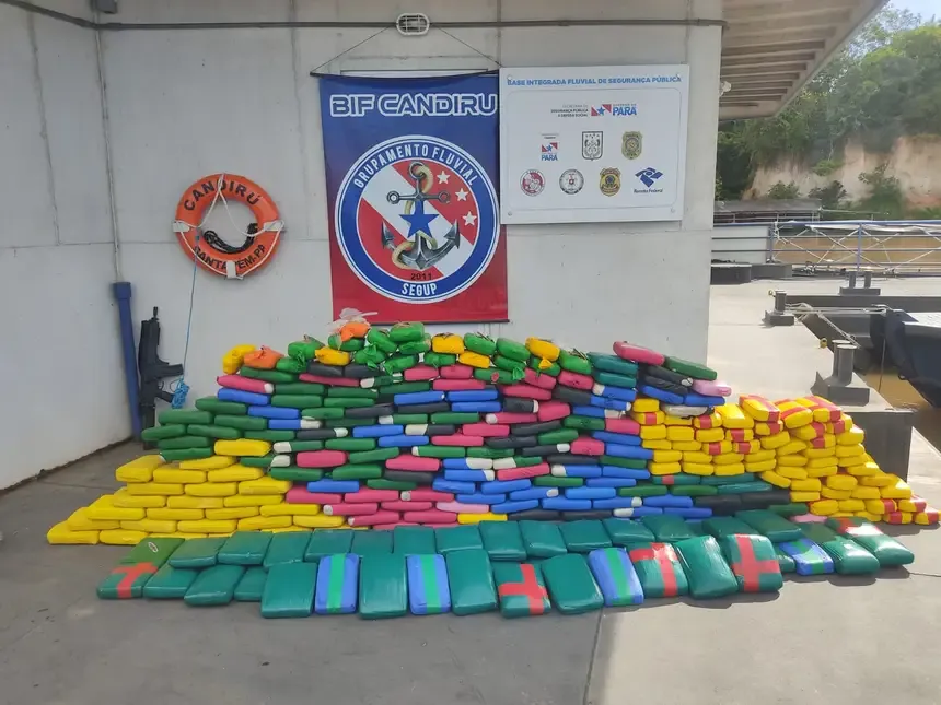 Agentes da Base Candiru apreendem 357 kg de drogas em embarcação no Baixo Amazonas