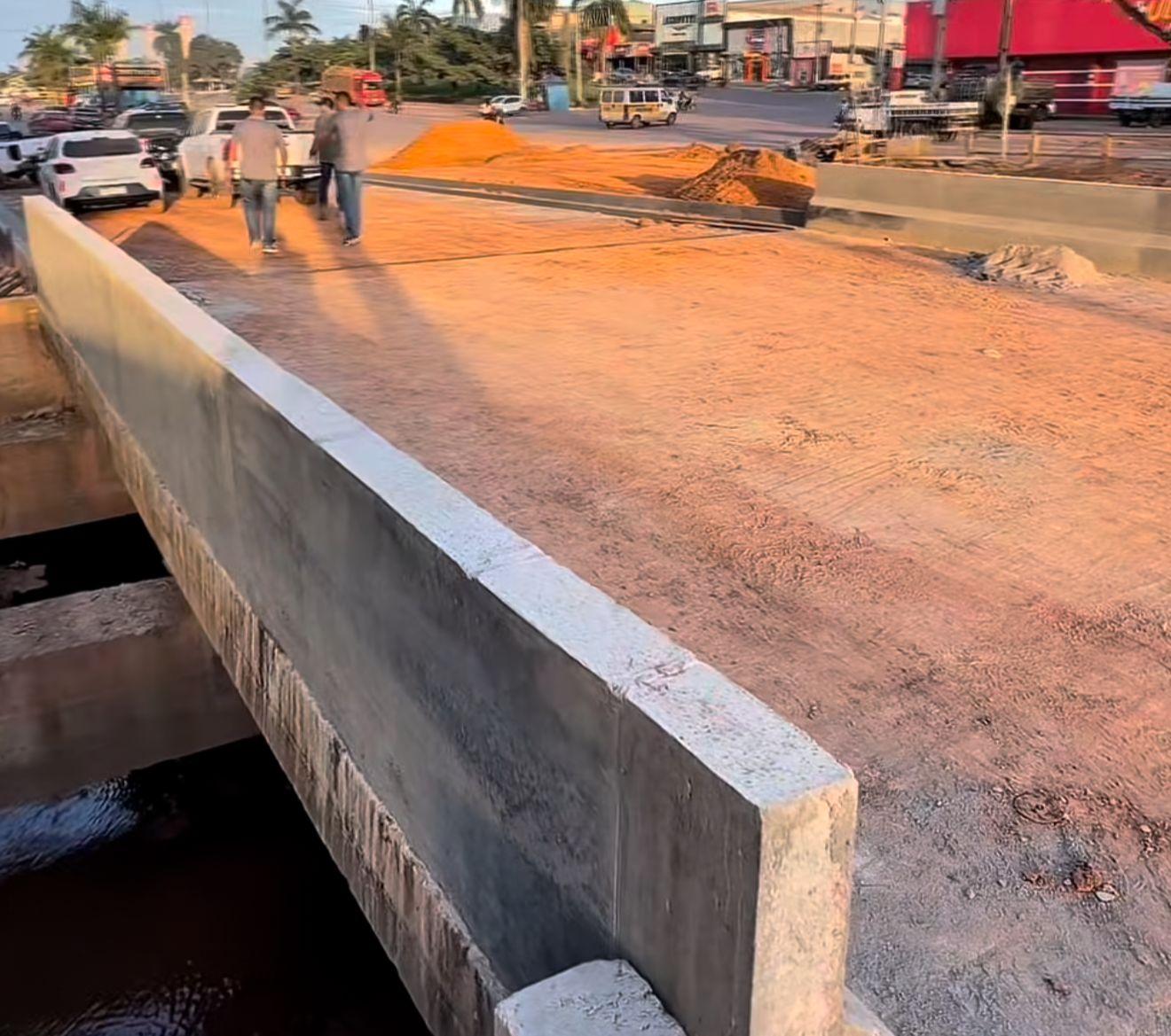 André Rezende acompanha obra da ponte que liga o bairro Novo Horizonte ao centro de Pacajá