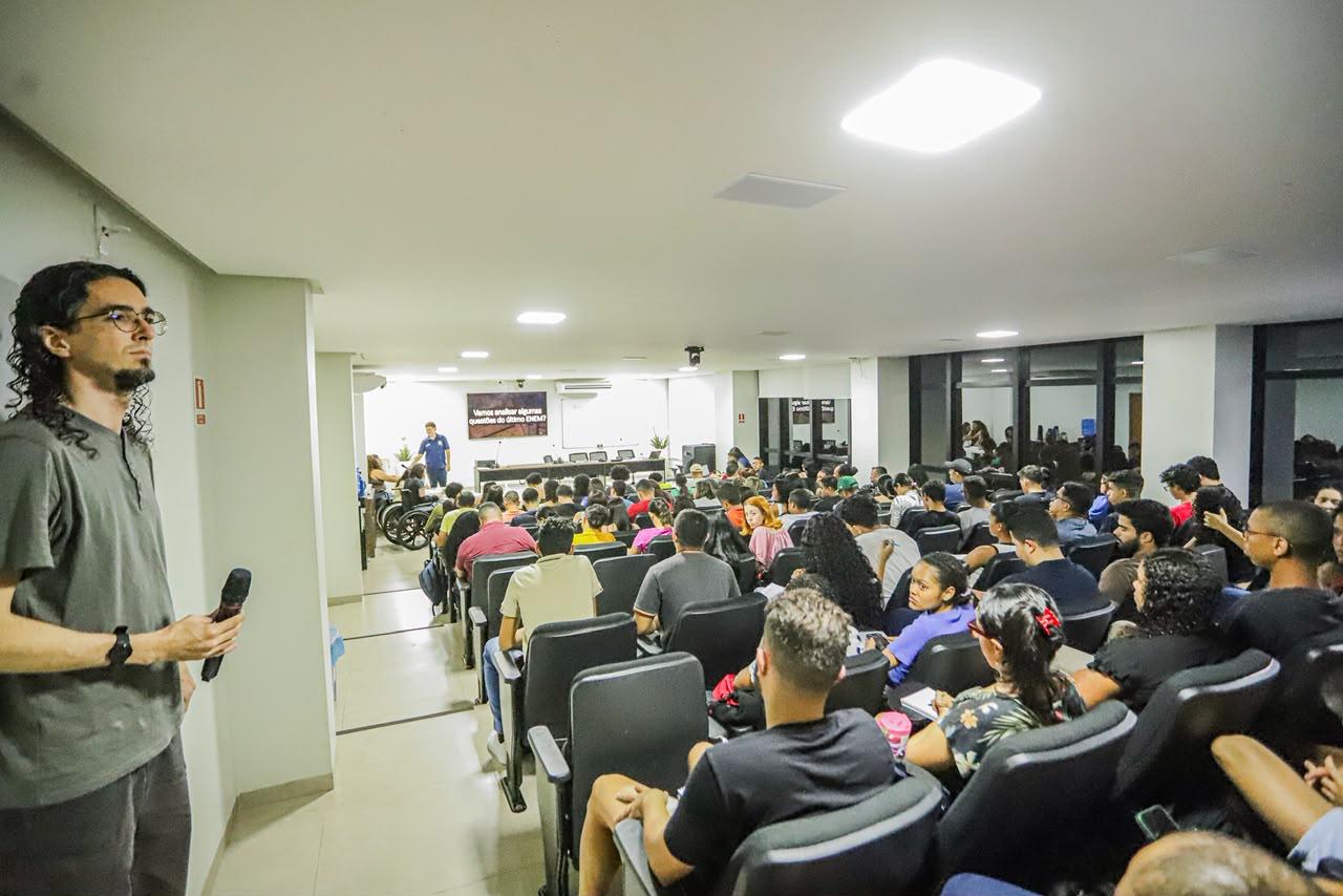 Aulões gratuitos fortalecem preparação de estudantes para o vestibular em Canaã dos Carajás