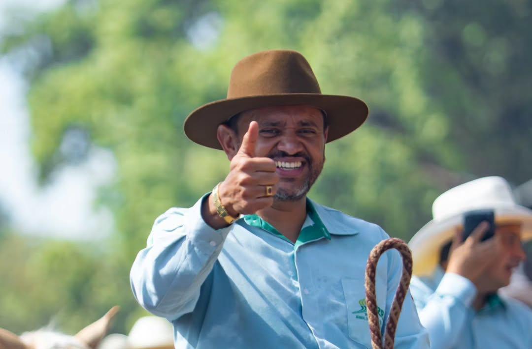 Celebrando a tradição ruralista, Dr. Rener marca presença na 29ª Cavalgada de Redenção