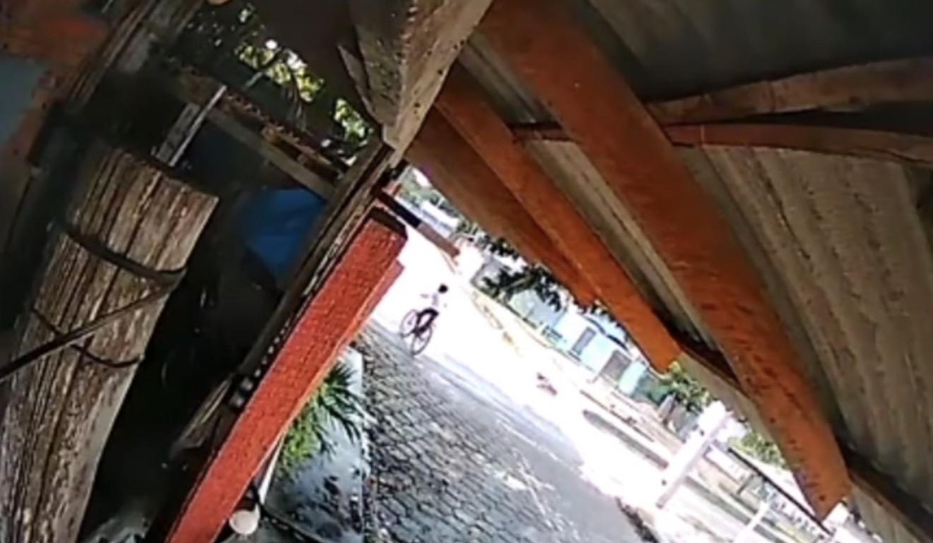 Criança de bicicleta é atropelada e arrastada em Breves