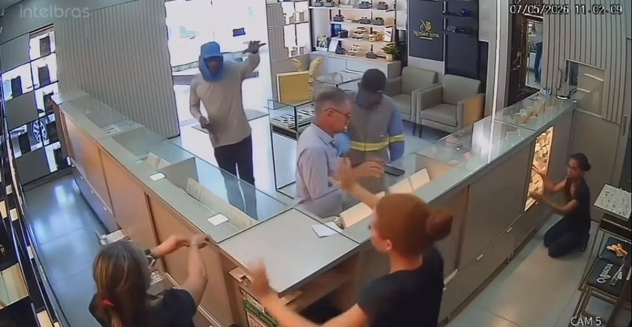 Criminosos fogem após reação durante tentativa de assalto a joalheria em Redenção