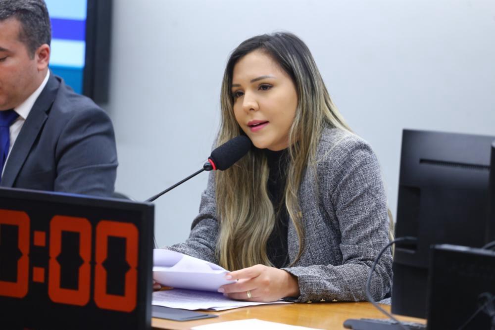 Deputada Andréia Siqueira destaca avanço de projeto de lei voltado à inclusão social