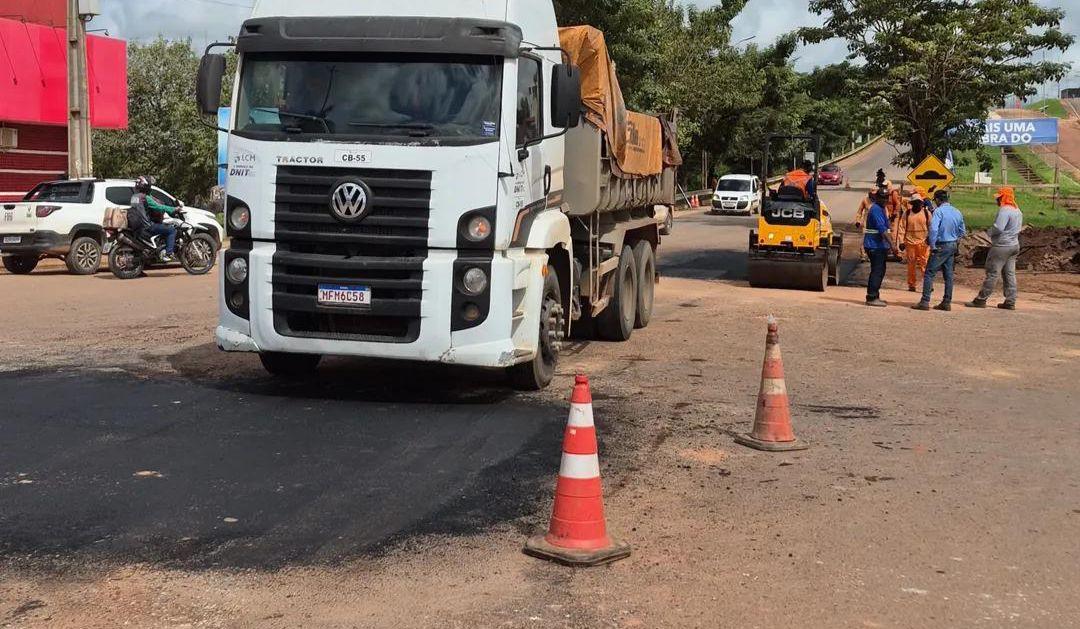 DNIT inicia operação tapa-buraco em trechos da BR-230 em Pacajá