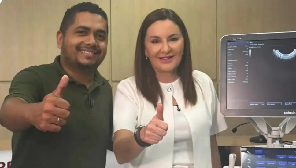 Em nome de Itupiranga, Jhonnatan Baima recebe de Hana aparelho de ultrassom destinado a saúde