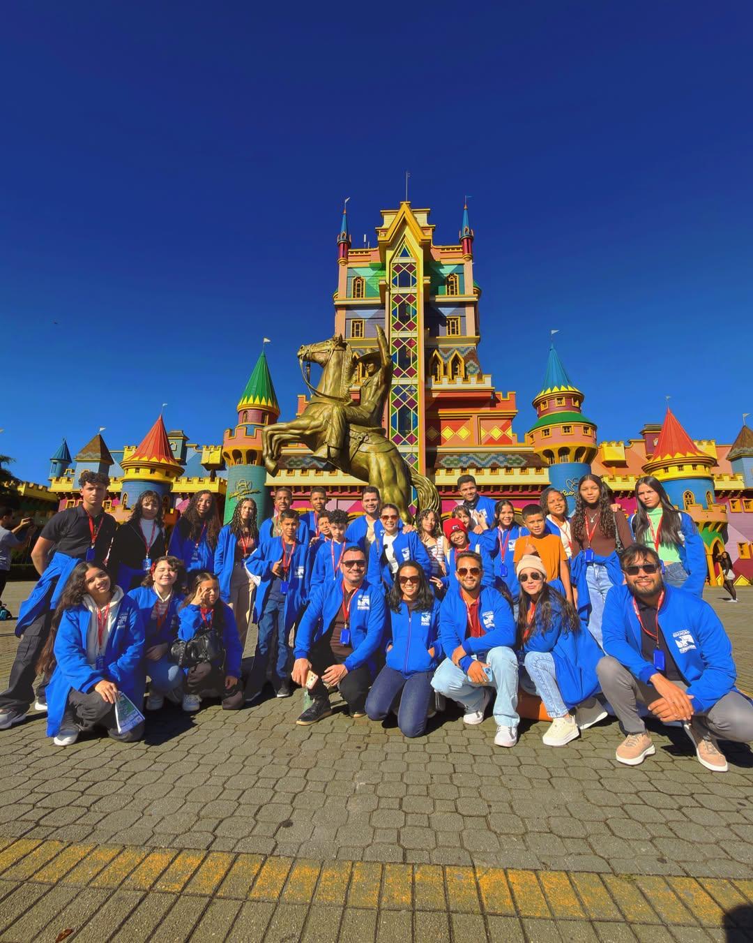 Premiando a educação: Godoy e alunos destaque de Itupiranga chegam ao Beto Carrero World