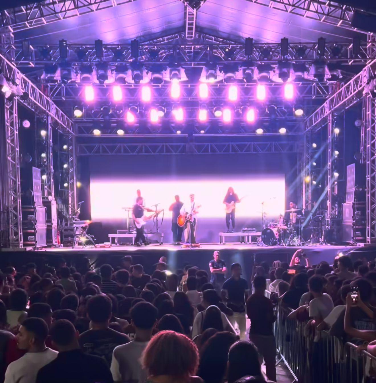 Show da Banda Morada reúne multidão na abertura do aniversário de 44 anos de Redenção