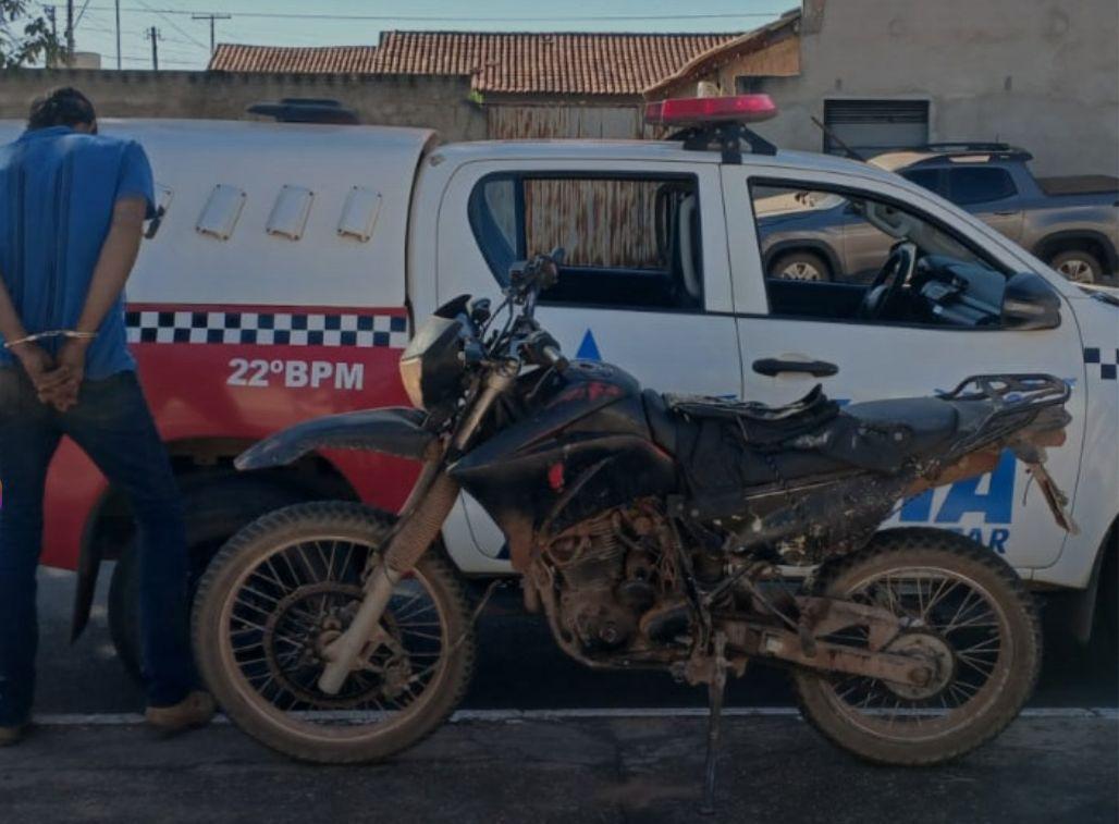 Suspeito tenta subornar policiais após ser flagrado com moto furtada em CDA