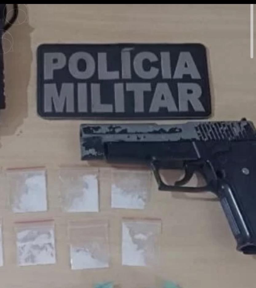 Ação da PM apreende drogas e simulacro de arma em Marabá