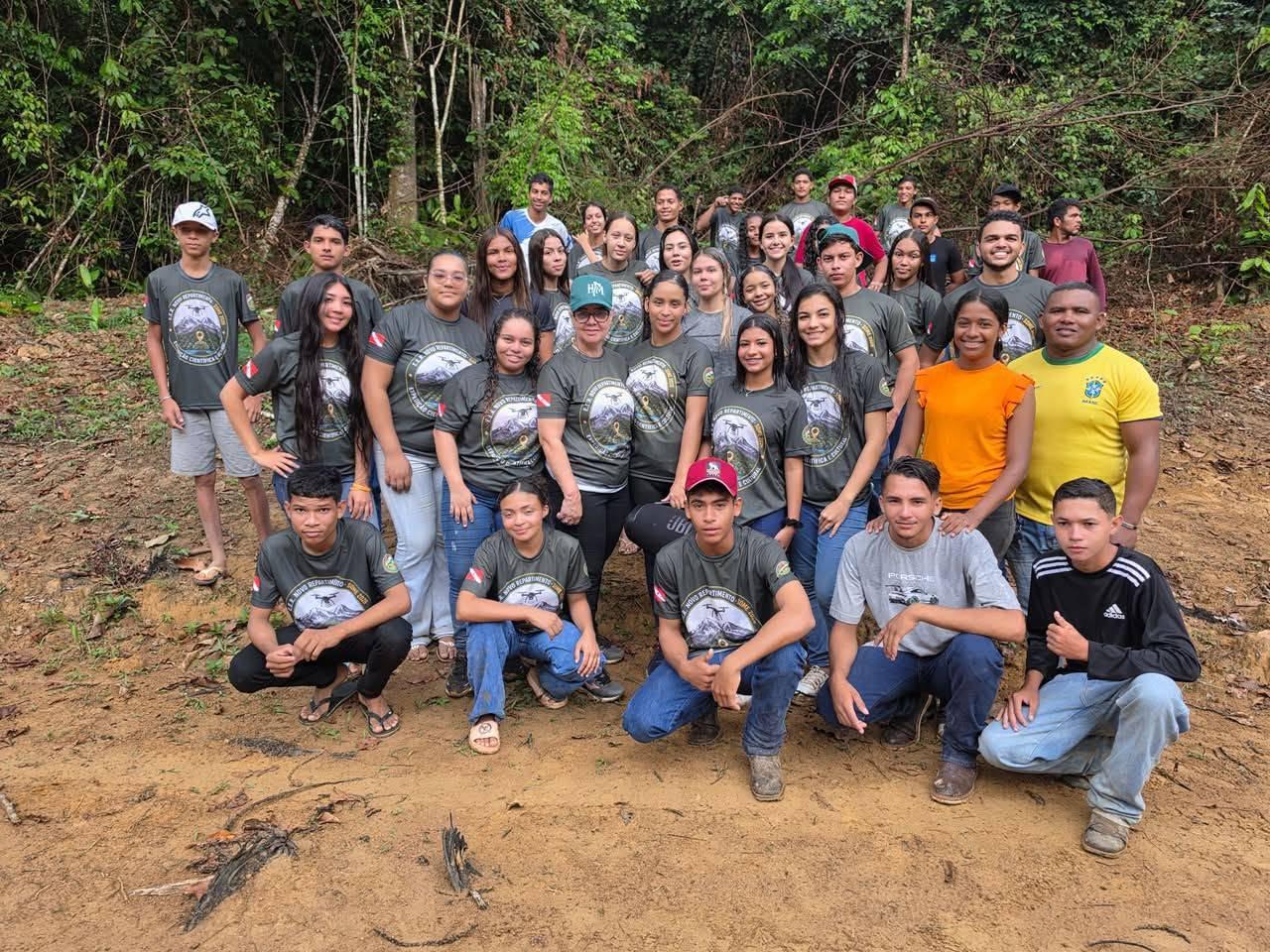 Alunos de Novo Repartimento desbravam a Serra da Fumaça em expedição científica