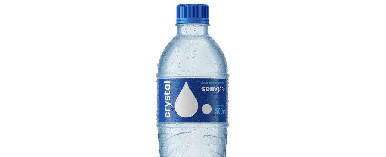 Anvisa manda recolher lote da água Crystal após detectar bactéria em garrafas de 500 ml