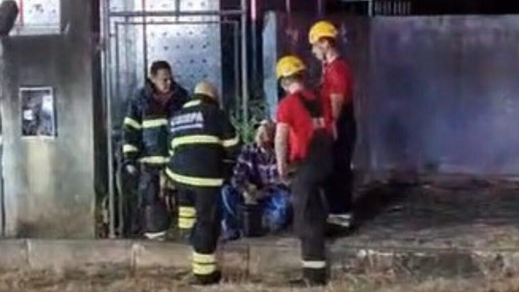 Homem sobe em torre de 60 metros e mobiliza bombeiros em Tucuruí
