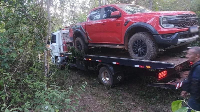 Caminhonete roubada em Eldorado do Carajás é recuperada em área de mata