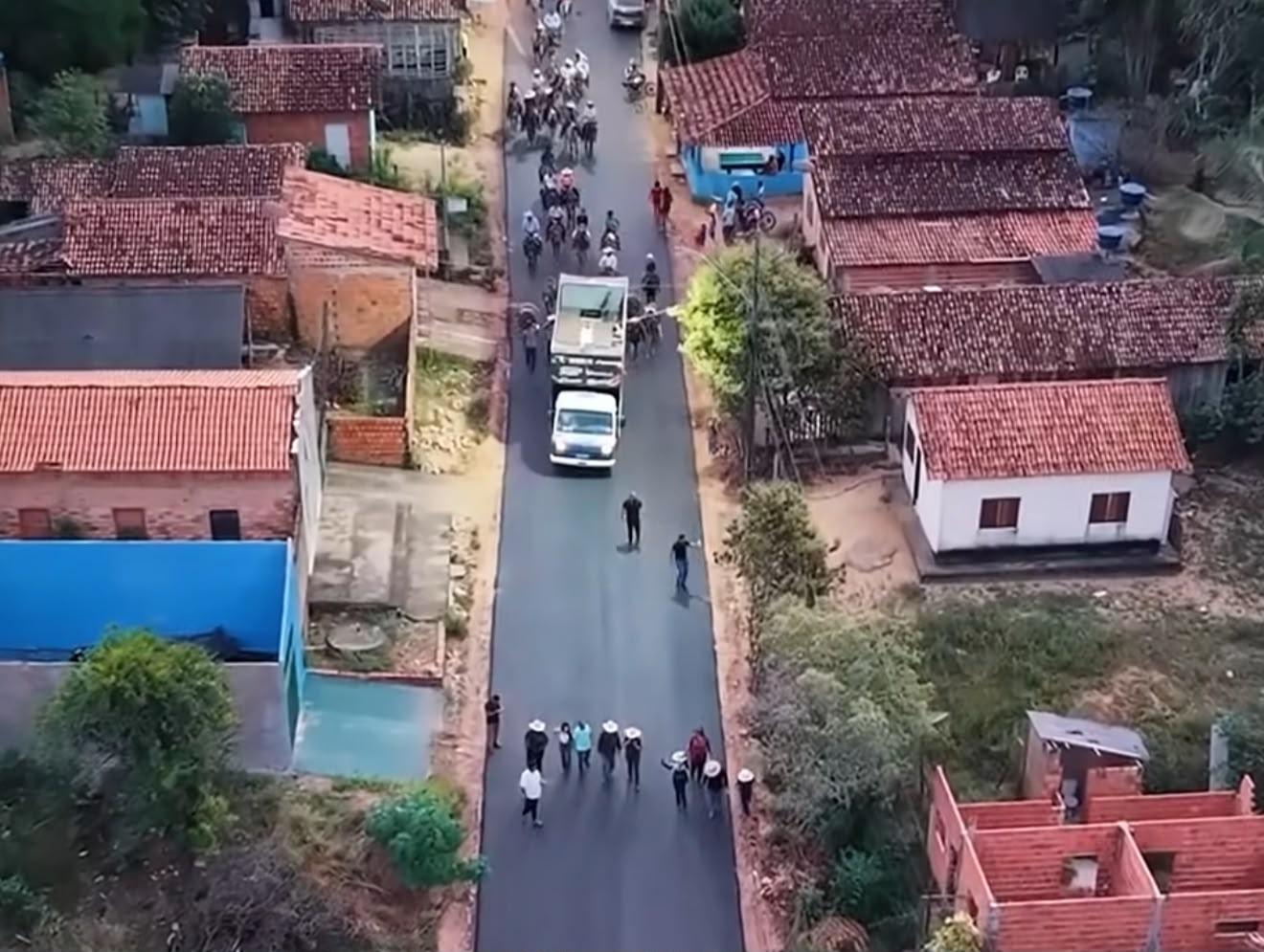 Em clima de festa, Godoy entrega asfalto no Tauiry e marca novo avanço para Itupiranga