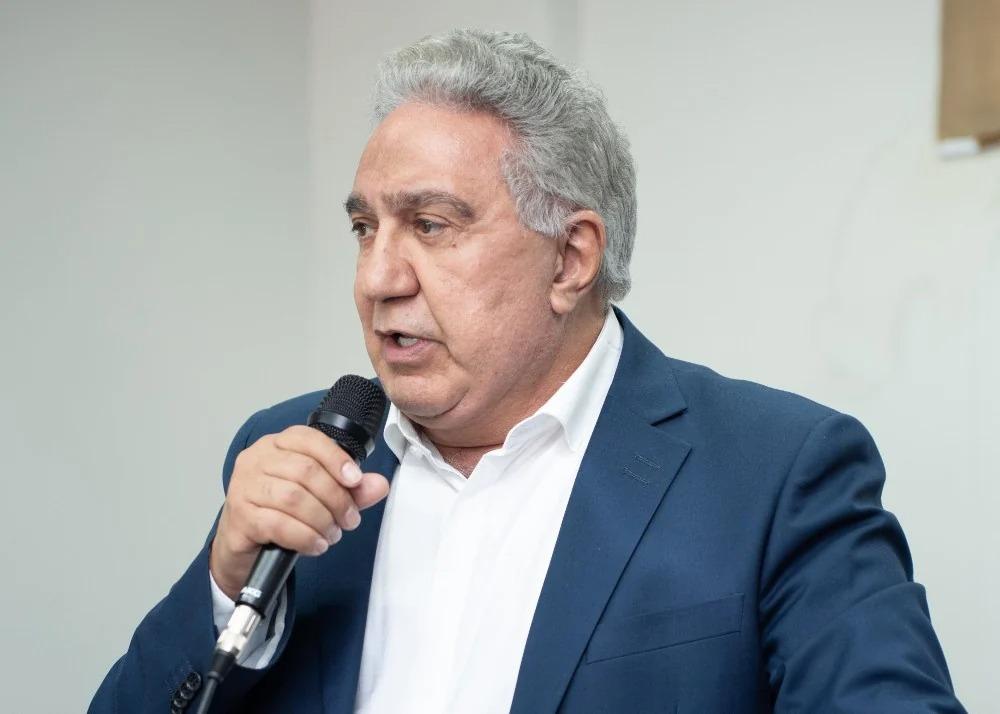 'Eu sou político diferente': Laurez questiona práticas de adversários e critica a saúde no Tocantins