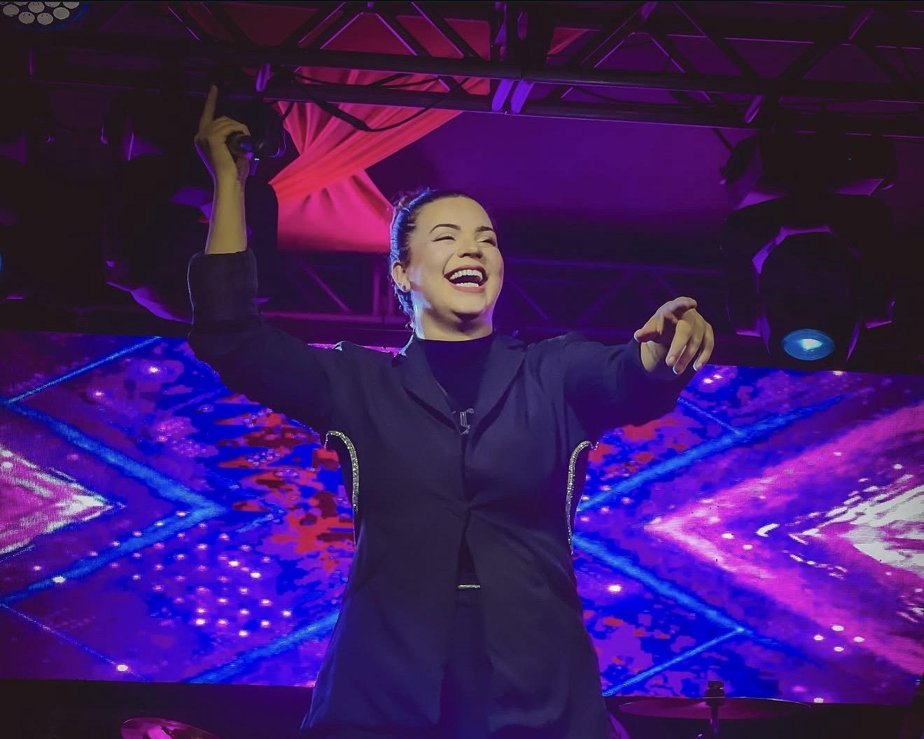 Faby Almeida confirma presença no Arraiá do CRAS em Bannach