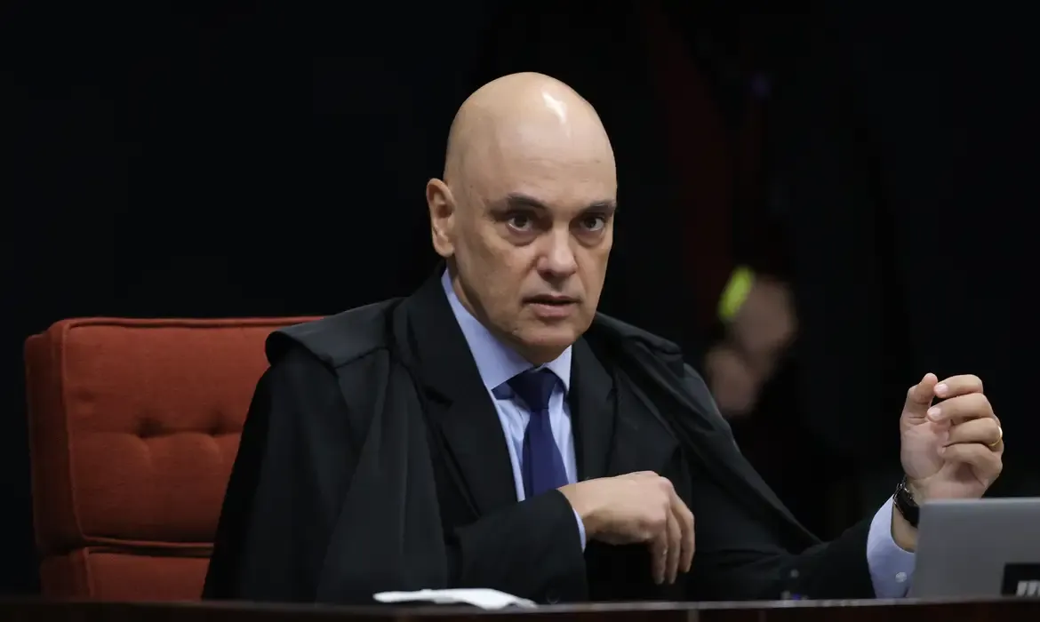 Flávio Bolsonaro pede ao STF que declare Moraes suspeito para julgar Vorcaro e caso Master