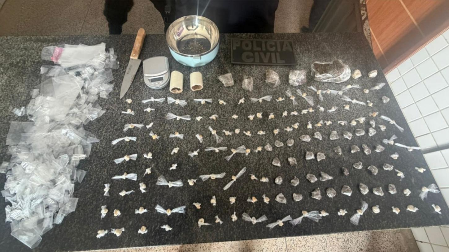 Homem é preso por suspeita de tráfico de drogas em Quatro Bocas