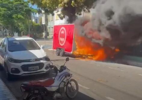 Incêndio destrói trailer de comidas típicas na Marabá Pioneira