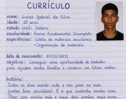 Jovem de 19 anos escreve currículo à mão e emociona internet ao relatar luta por emprego