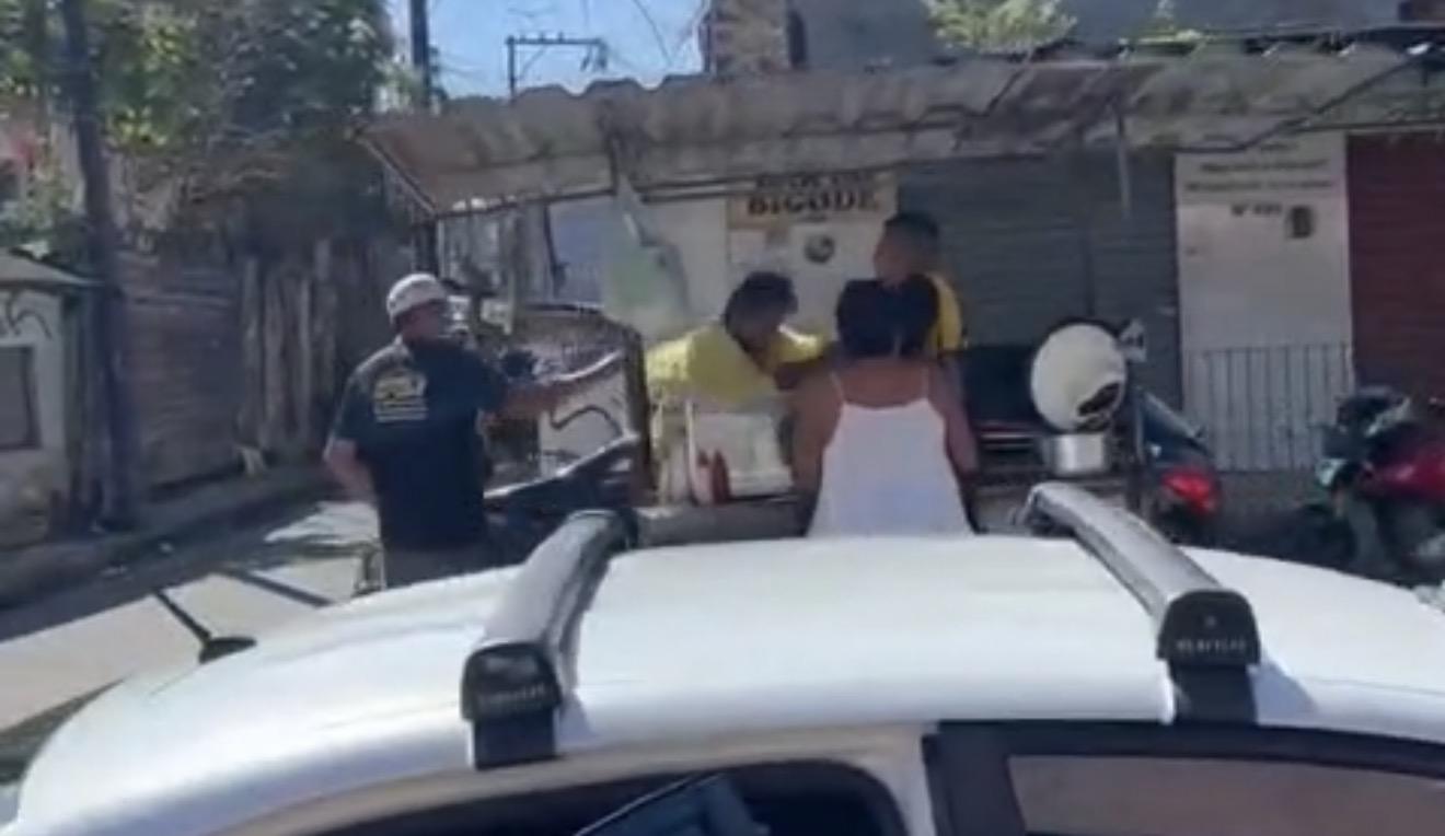 Mototaxistas brigam por coxinha de caranguejo e confusão chama atenção em Belém