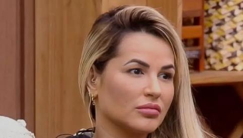 Presa por suspeita de lavar dinheiro para o PCC, Deolane perde direito de advogar