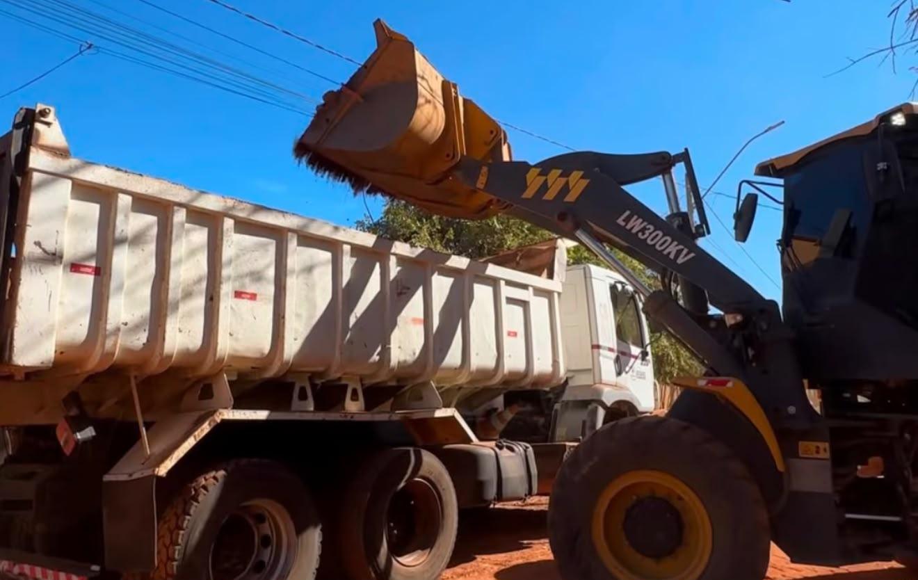 Redenção começa a semana com força total na limpeza urbana