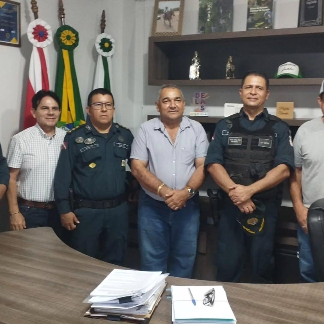Vandin e Eráclito alinham estratégias para reforçar segurança pública em Água Azul do Norte