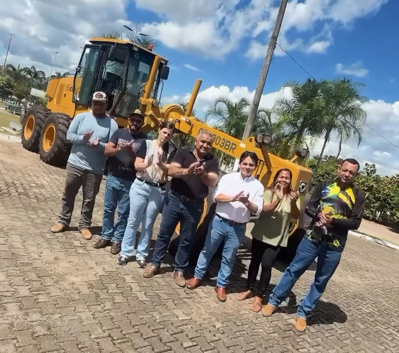 Vandin e Eráclito recebem patrol e ônibus escolar zero-quilômetro para Água Azul do Norte