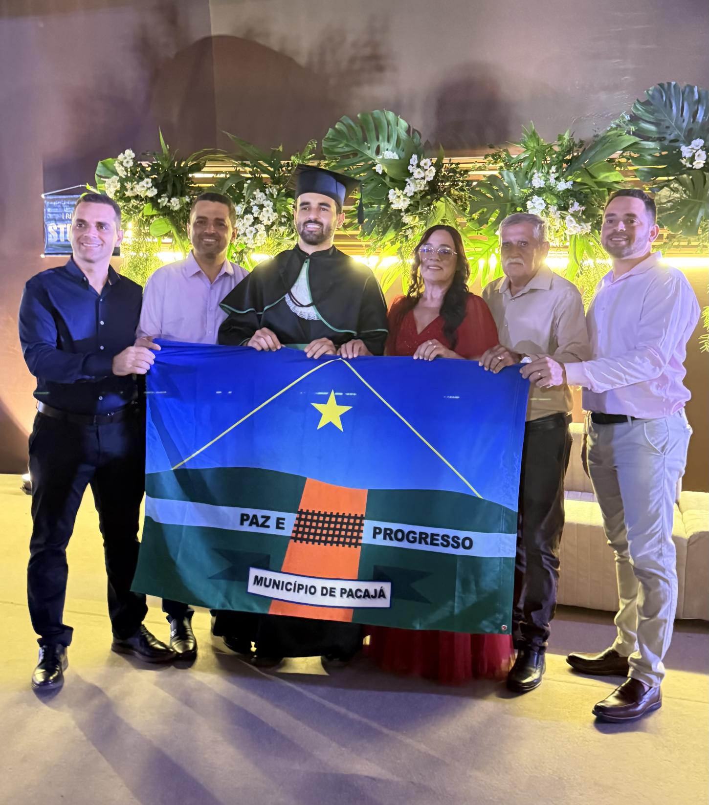 Vice-prefeito de Pacajá participa da formatura do irmão em Medicina e celebra conquista da família em Araguaína