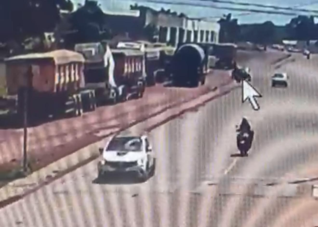 Vídeo mostra momento em que mulher é atropelada e arremessada na Transamazônica, em Itaituba