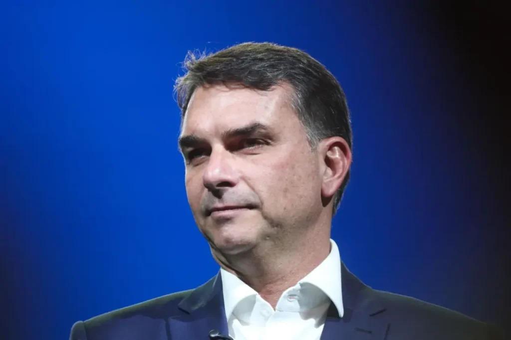 'As pautas das mulheres são as que nós defendemos', afirma Flávio Bolsonaro