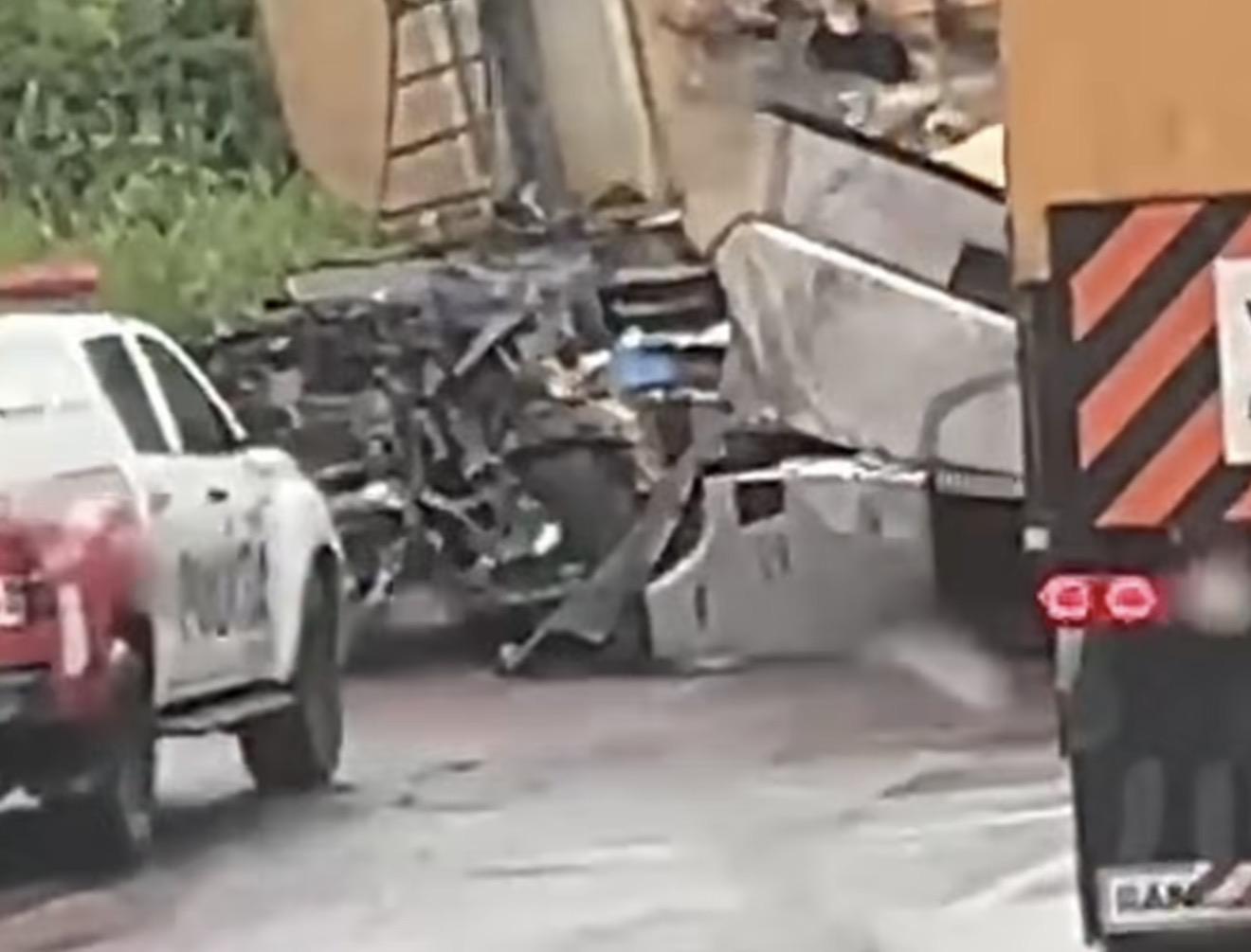 Batida de duas carretas deixa feridos e um morto na BR-163, em Trairão