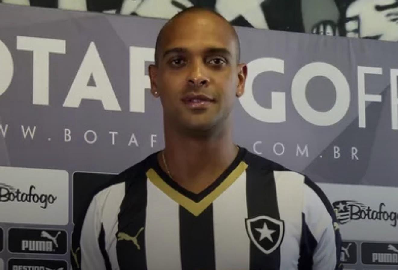 Ex-atacante com passagem pelo Botafogo, Tássio Maia morre após desabamento de muro no Rio