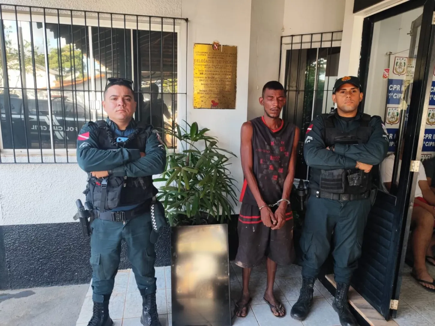 Homem é preso com TV roubada após tentar enganar a polícia em Rondon do Pará