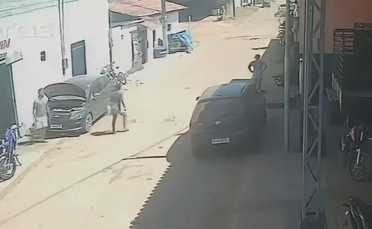 Homem é preso por agredir ex-companheira enquanto ela segurava bebê no colo em Piçarra