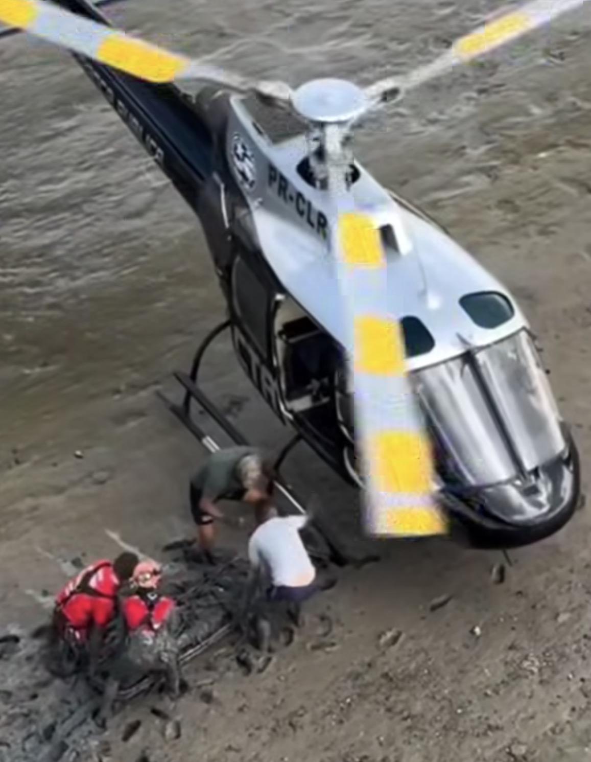 Homem sobrevive após se jogar de ponte e ser resgatado por helicóptero em São Luís