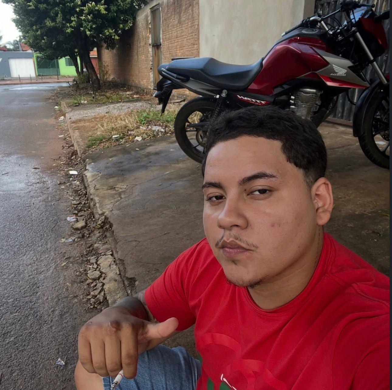Jovem morre em acidente e moto desaparece antes da chegada da polícia em Canaã
