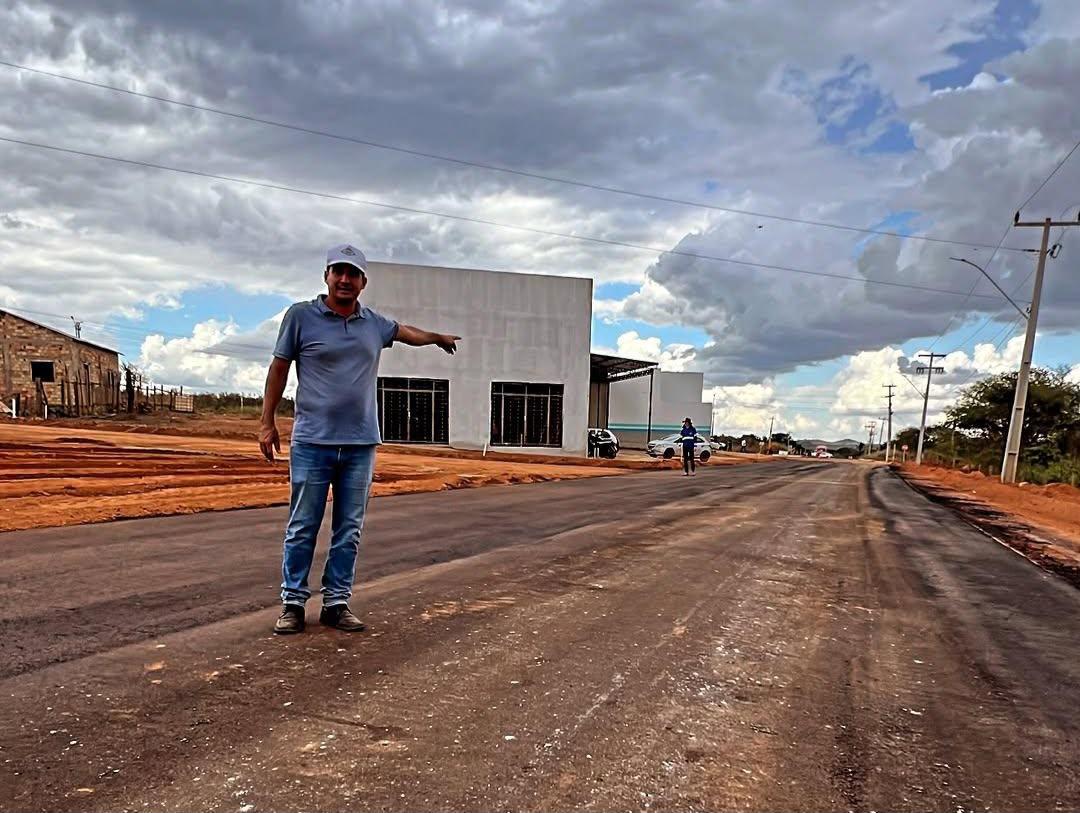 O trabalho não para: prefeito Nego acompanha obras de infraestrutura em Cumaru do Norte