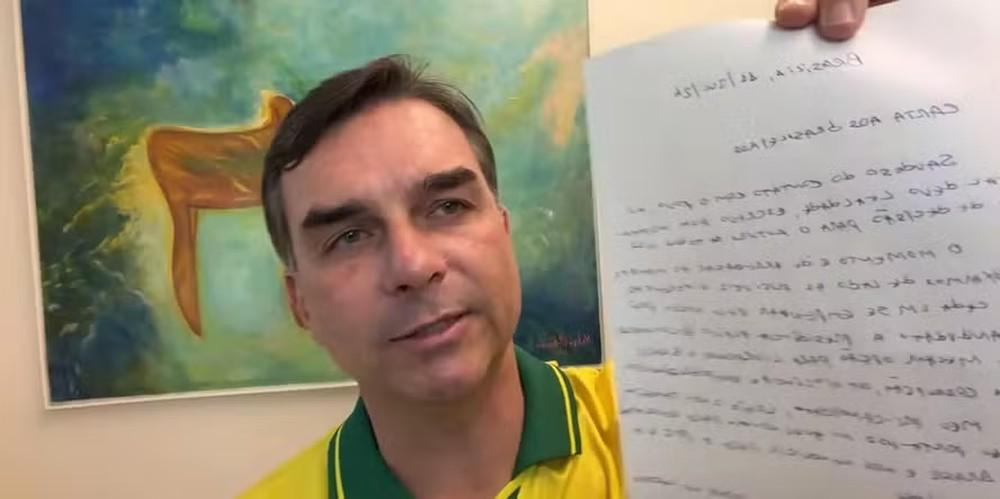 OAB pede ao STF garantia de comunicação reservada entre Flávio Bolsonaro e Jair Bolsonaro