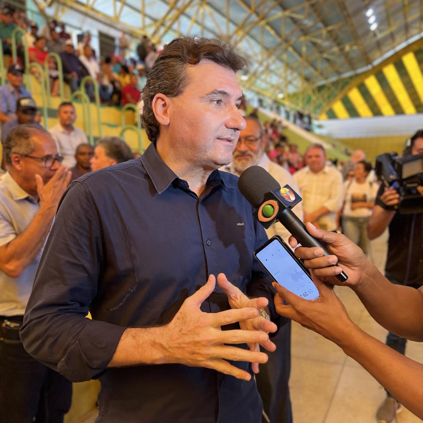 'Pedra no sapato' de Toni Cunha, Tatagiba denuncia favorecimento de empresas forasteiras